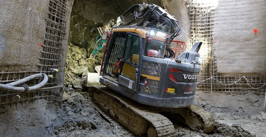FLUGOBJEKT BAGGER FÜR TUNNELARBEITEN